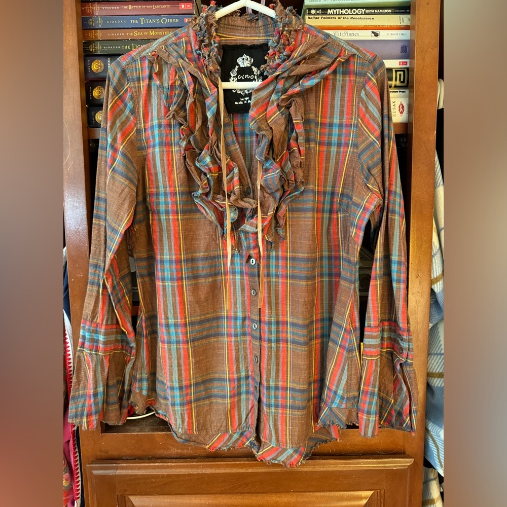 Cino blouse. Size L. 100% Cotton. Tie front.